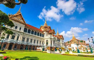You have to follow the _____ code to visit the Grand Palace, this means no shorts, sleeveless shirts, or revealing clothing
