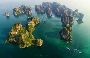 Approximately 1,600 people live in four floating _______ villages at Ha Long Bay